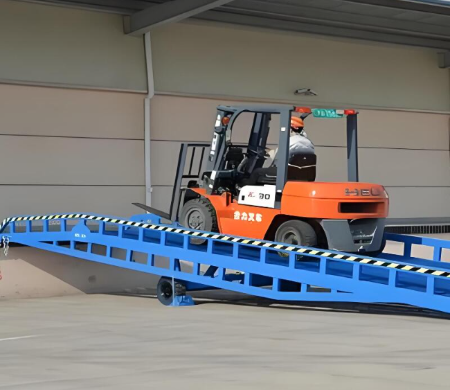德州移动式卸货平台（叉车用）